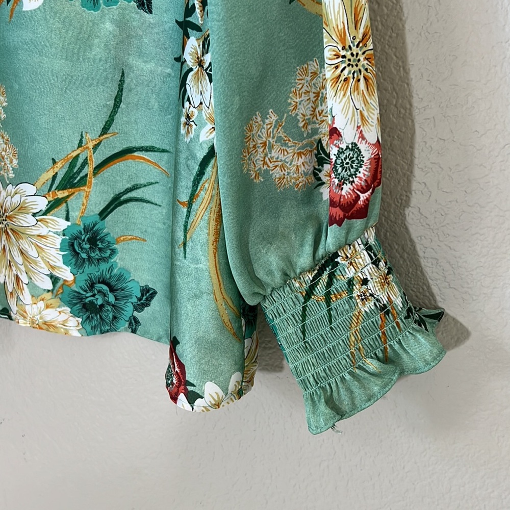 Violet + Claire Long Sleeve Floral Blouse Size Large - Picture 5 of 13